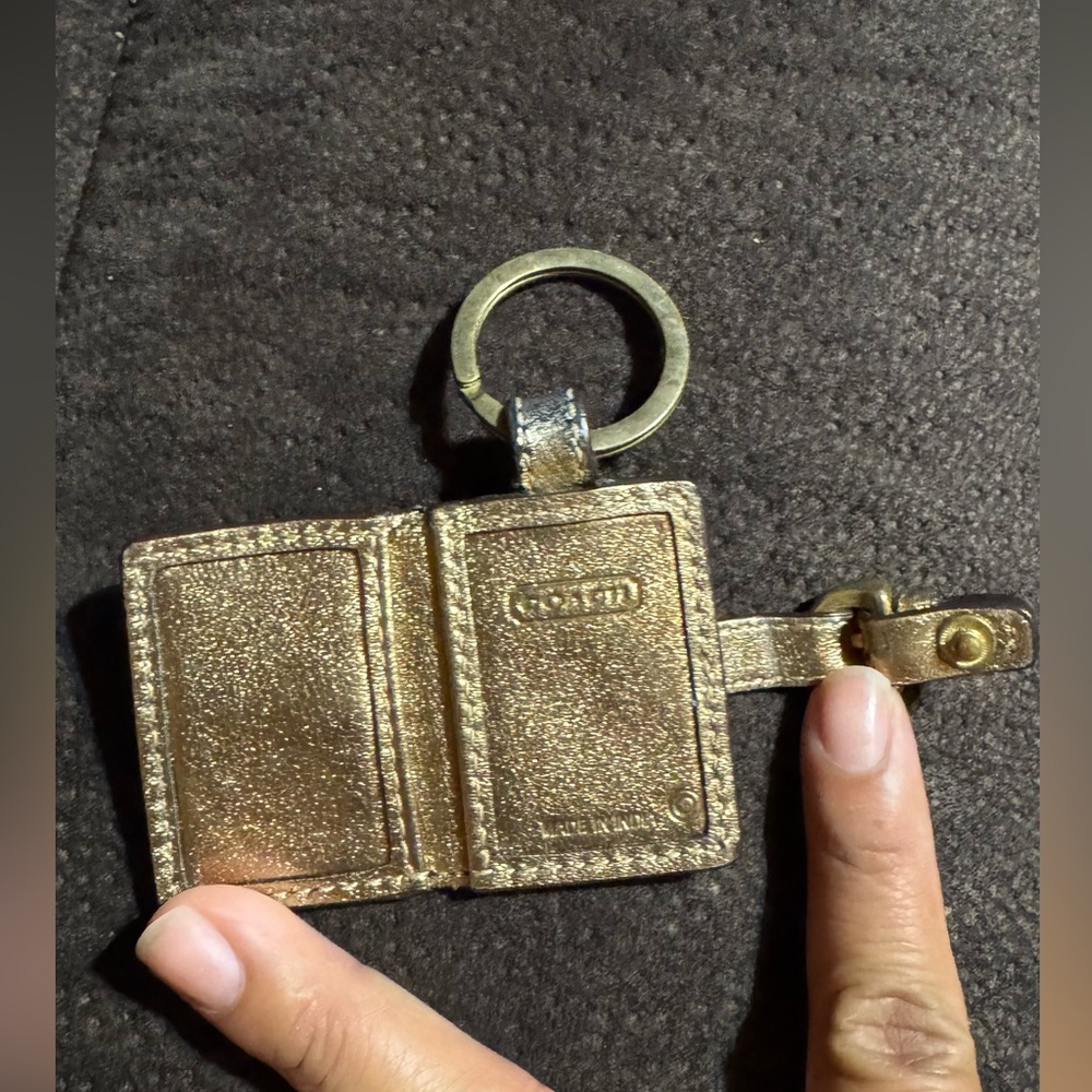 Coach Vintage Gold Key & Photo Book - Picture 3 of 7